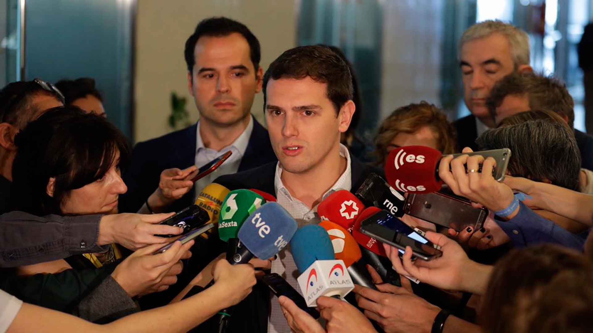 Rivera pide a Rajoy que mantenga el 155 aunque se forme un Gobierno en Cataluña