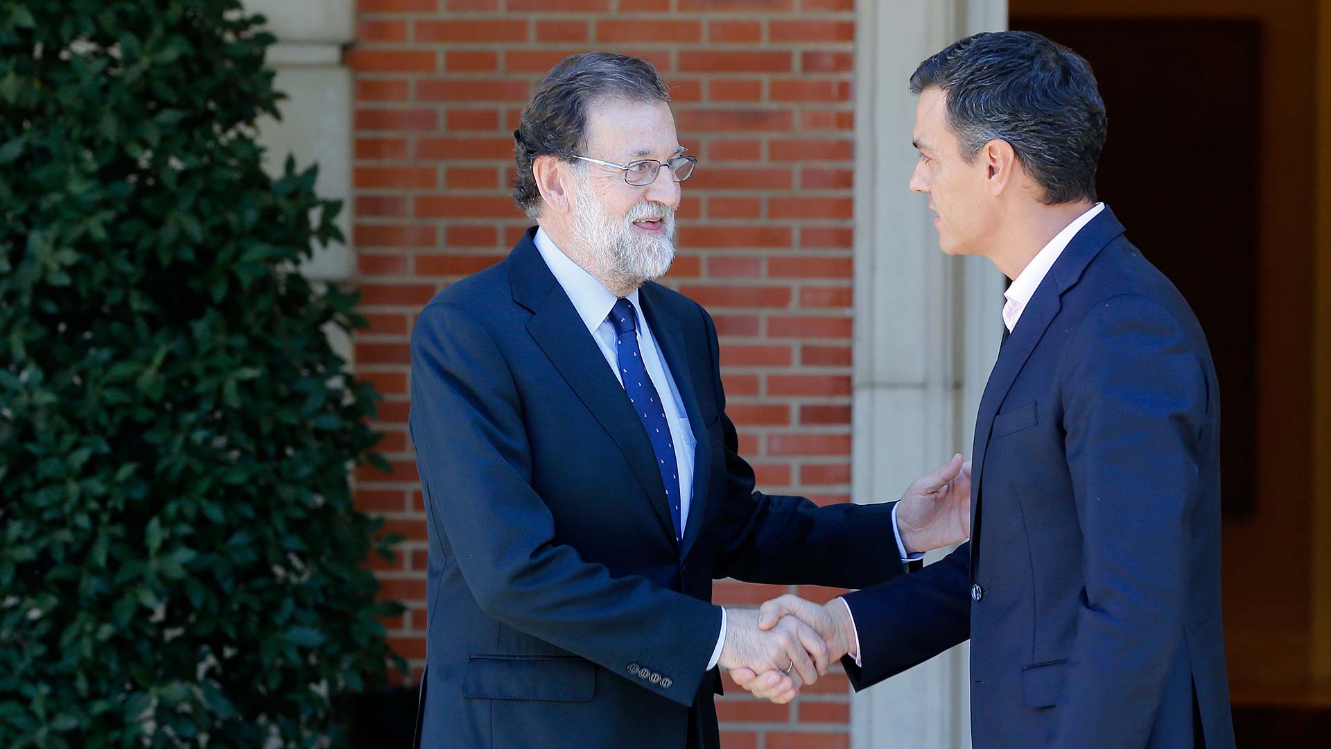 Rajoy y Sánchez se reúnen el martes para coordinar una respuesta al Gobierno de Torra