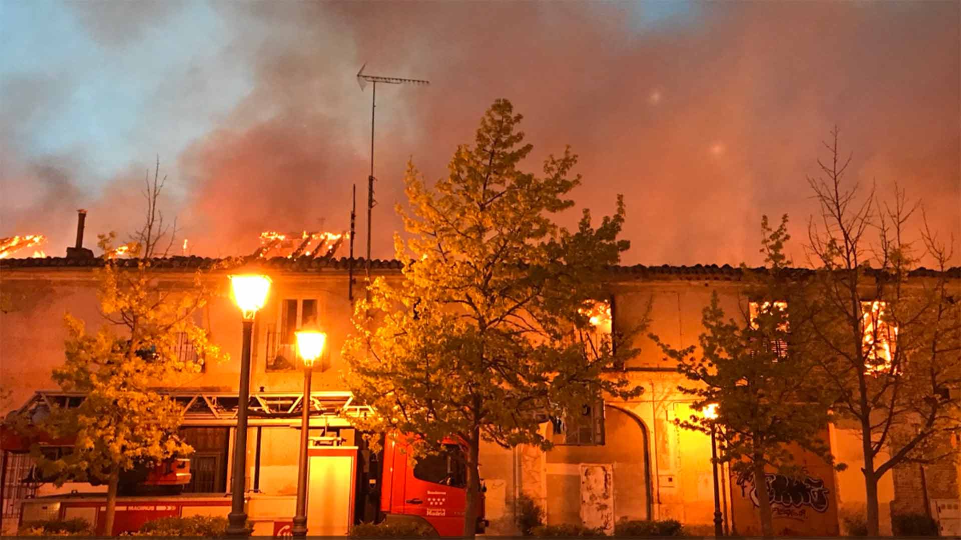 Un incendio devora el histórico Palacio de Osuna de Aranjuez
