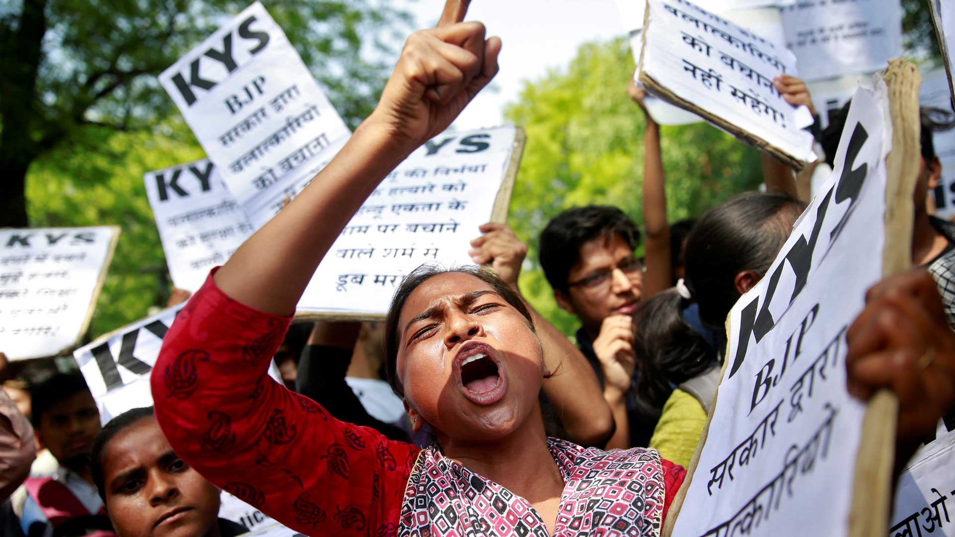 Violan y queman viva a otra adolescente india, la tercera en una semana