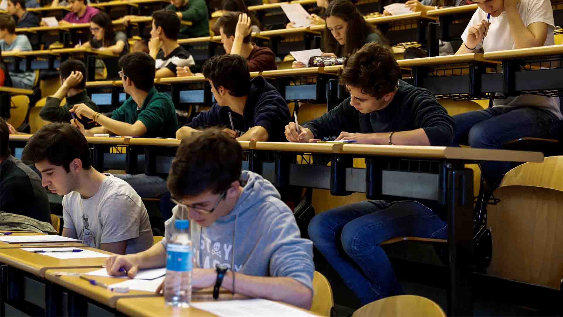 Más de 4.000 estudiantes repiten los exámenes de la EBAU en Extremadura