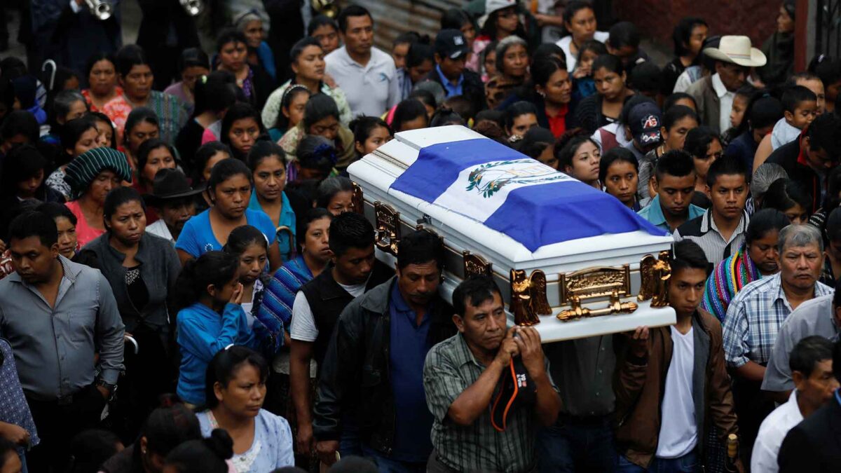 Aumenta a 109 el número de muertos por el volcán de Fuego en Guatemala