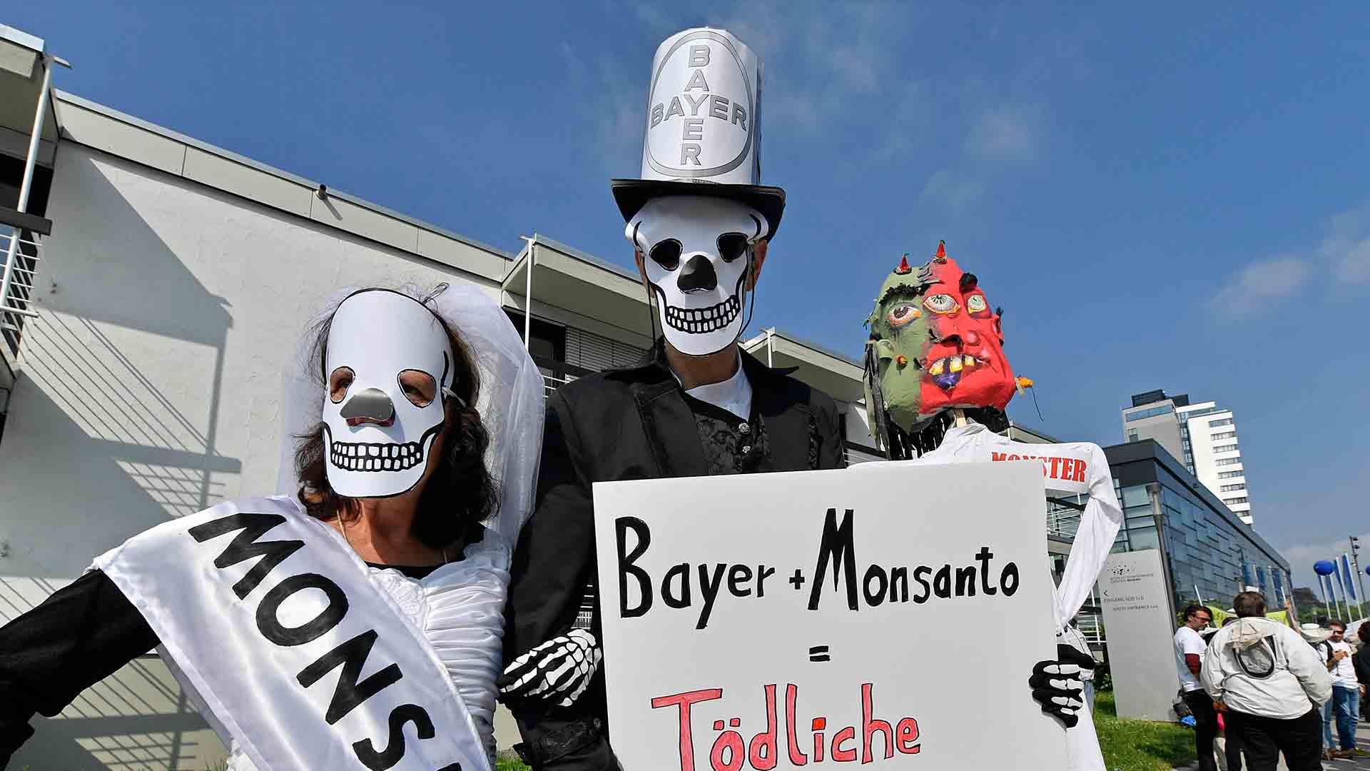 Bayer cierra la millonaria compra de Monsanto y se convierte en el nuevo gigante de la agricultura