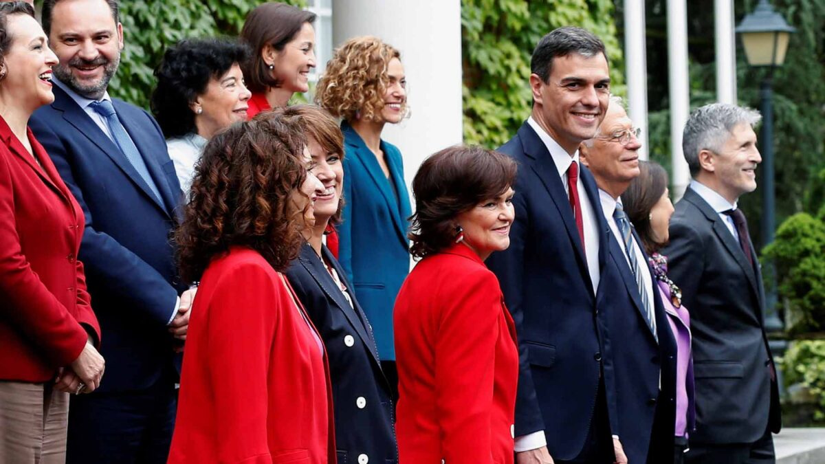 Ciudadanos pierde votos tras la moción de censura, mientras que el PSOE comienza a levantar