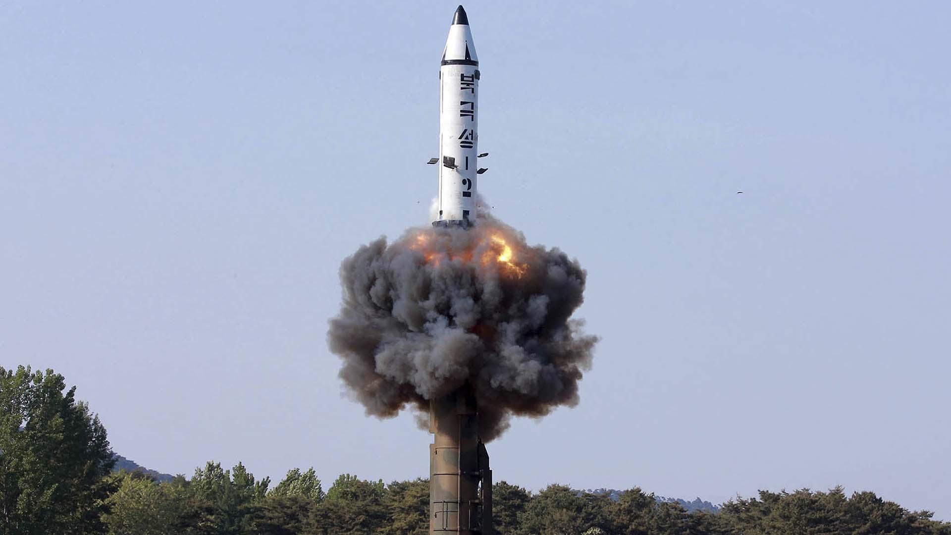 Corea del Norte destruye una instalación de pruebas de misiles en Kusong
