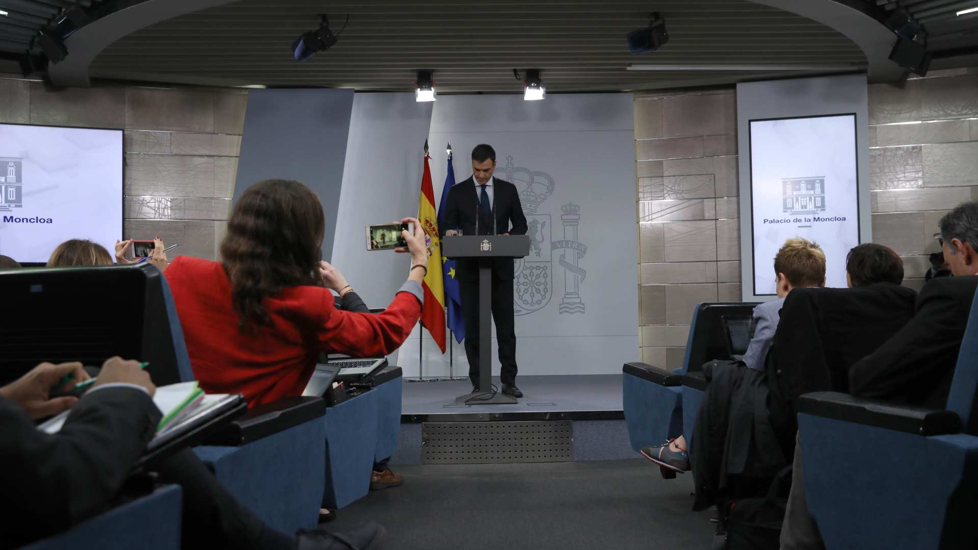 Críticas y expectación ante el Gobierno nombrado por Pedro Sánchez