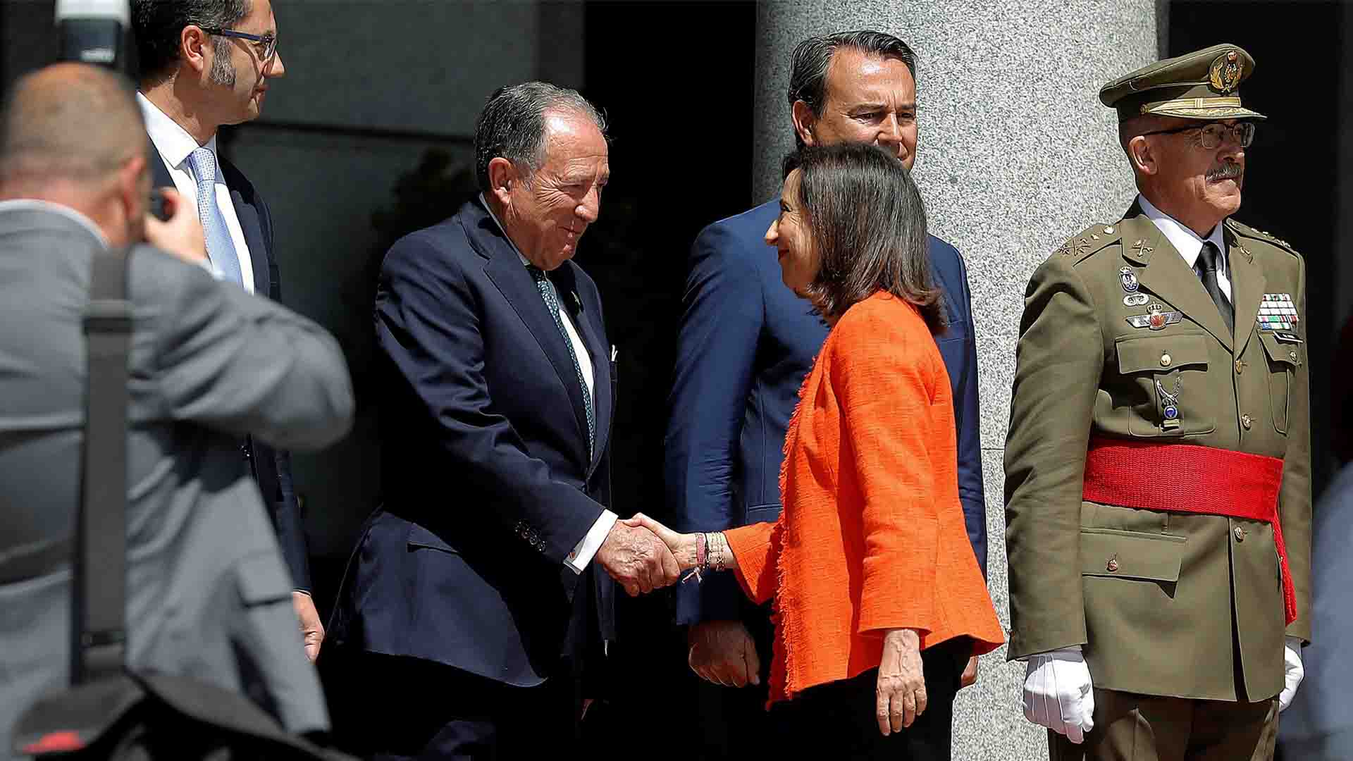 Margarita Robles mantiene a la cúpula militar de Cospedal y a Sanz Roldán al frente del CNI