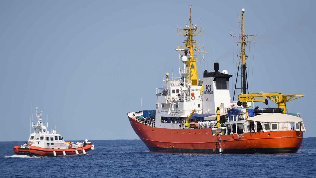 El Gobierno otorgará el estatus de refugiados a los inmigrantes del Aquarius