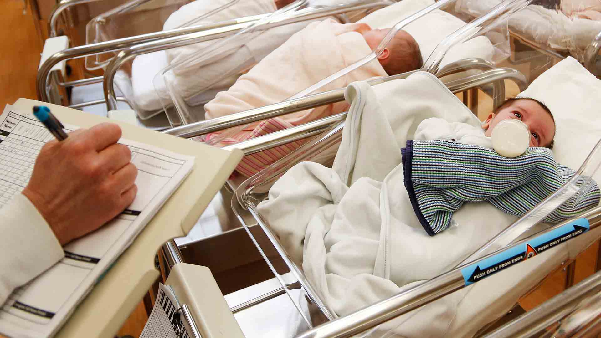 España registra su número de nacimientos más bajo desde 1999