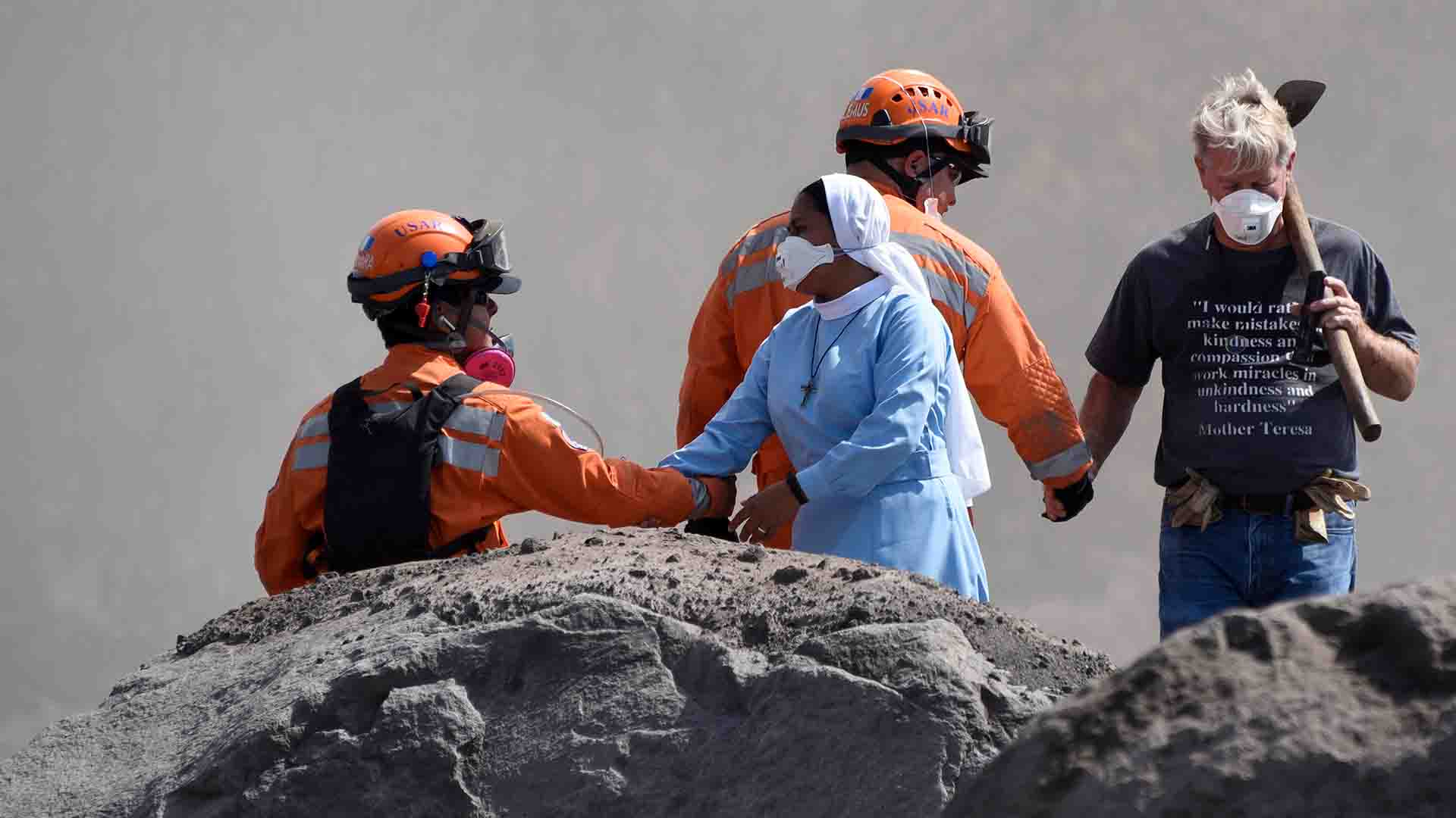 Guatemala, pendiente de nuevas explosiones mientras aún busca víctimas del volcán de Fuego