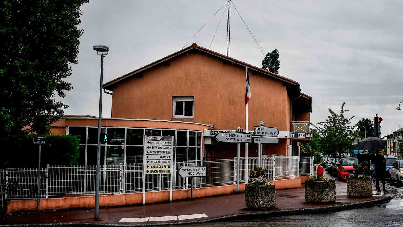 Halladas muertas dos niñas de 3 y 5 años en un cuartel de la Gendarmería francesa en Limonest
