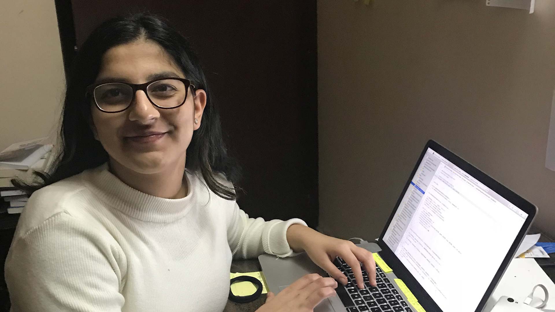 Harshita Arora, la adolescente que ha creado una app para saber el valor de las criptomonedas