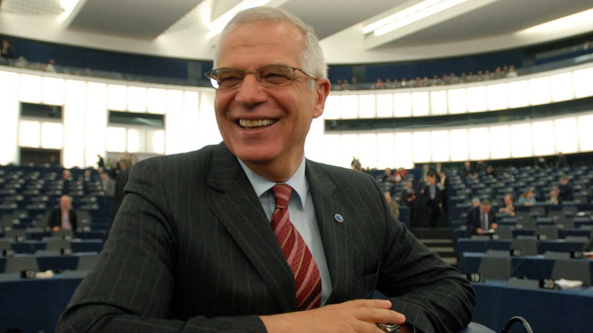 Josep Borrell acepta ser el ministro de Exteriores en el nuevo Ejecutivo de Pedro Sánchez