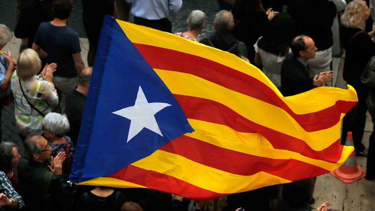 La alcaldesa de Berga, condenada a seis meses de inhabilitación por no retirar la estelada