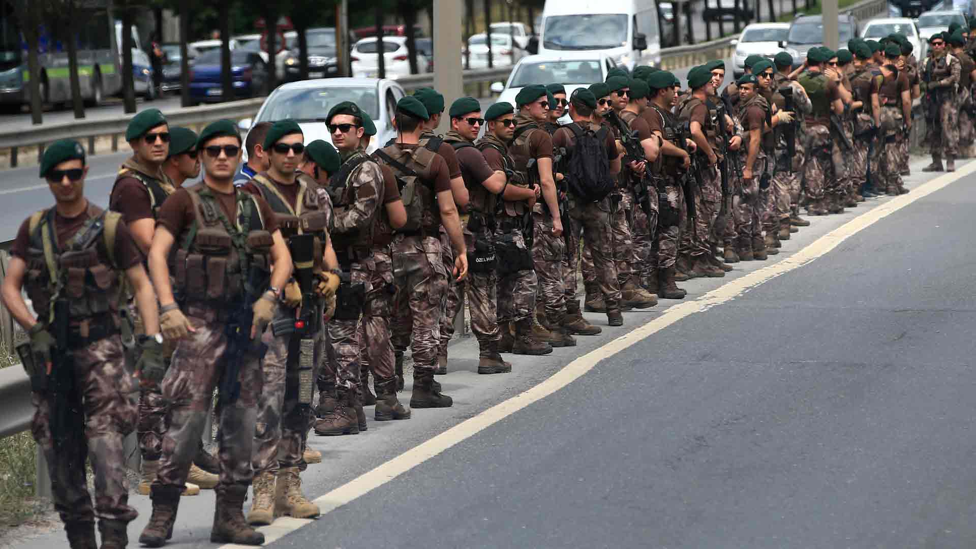 La Fiscalía turca ordena la detención de 121 militares por supuesto golpismo