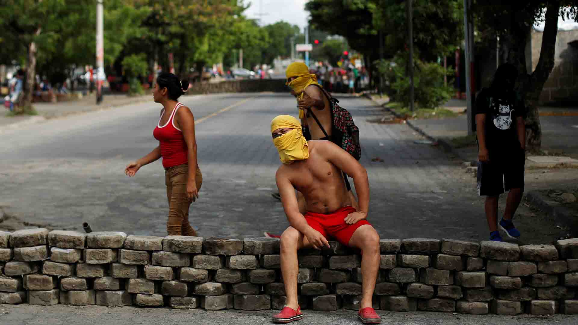 Los antidisturbios tirotean las barricadas en Managua