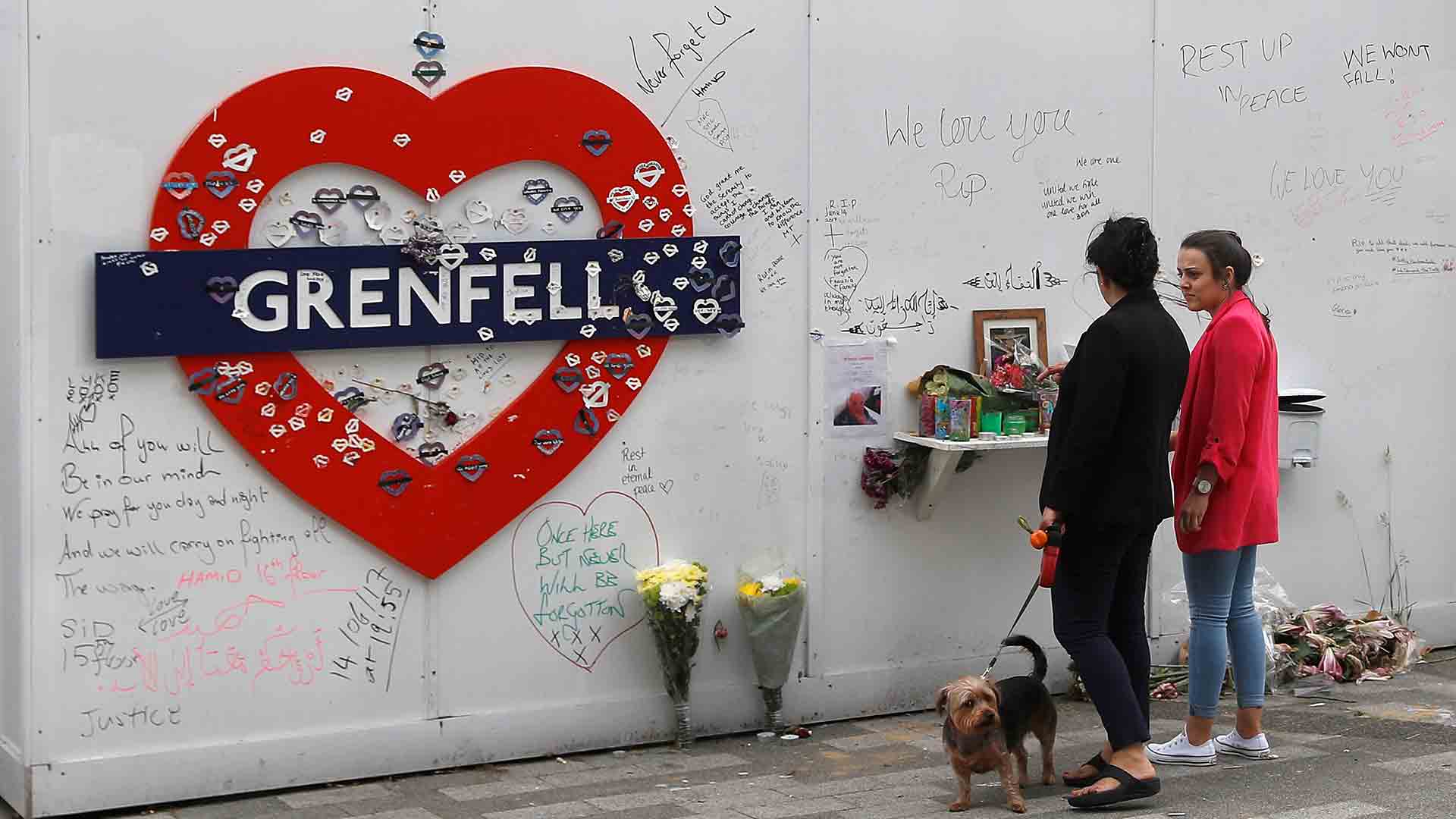 Londres recuerda a las víctimas de la Torre Grenfell en un clima de indignación