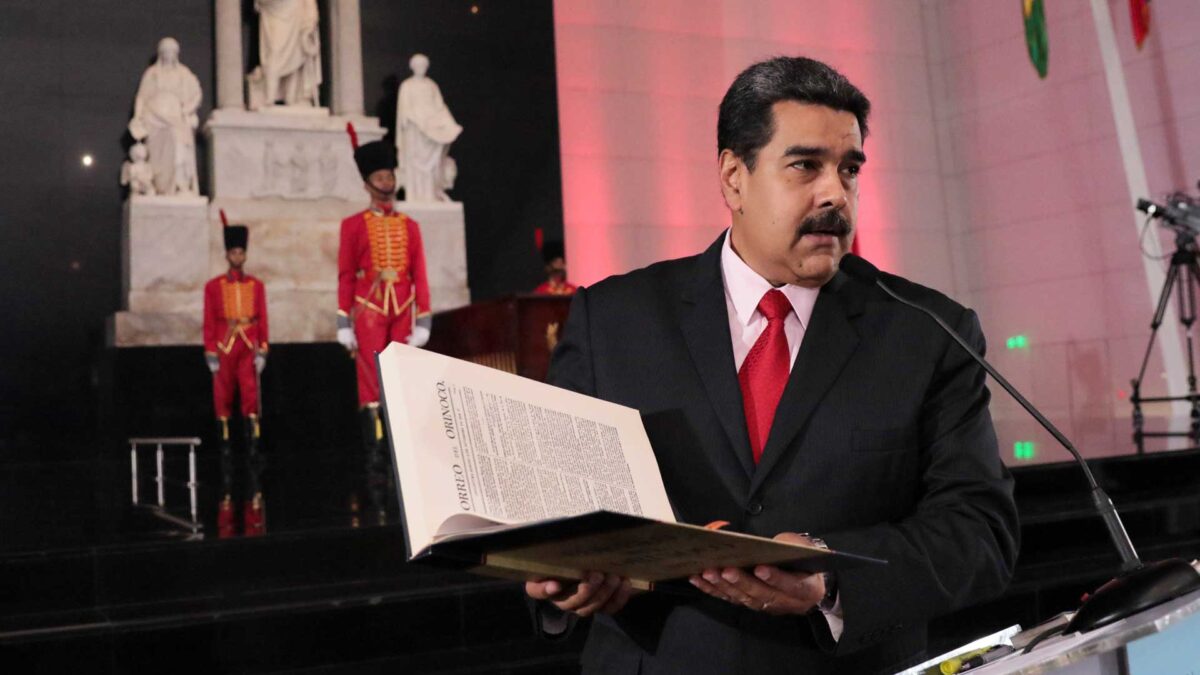 Maduro llama «culebra venenosa» a Mike Pence y acusa a la UE de «arrodillarse» ante Trump