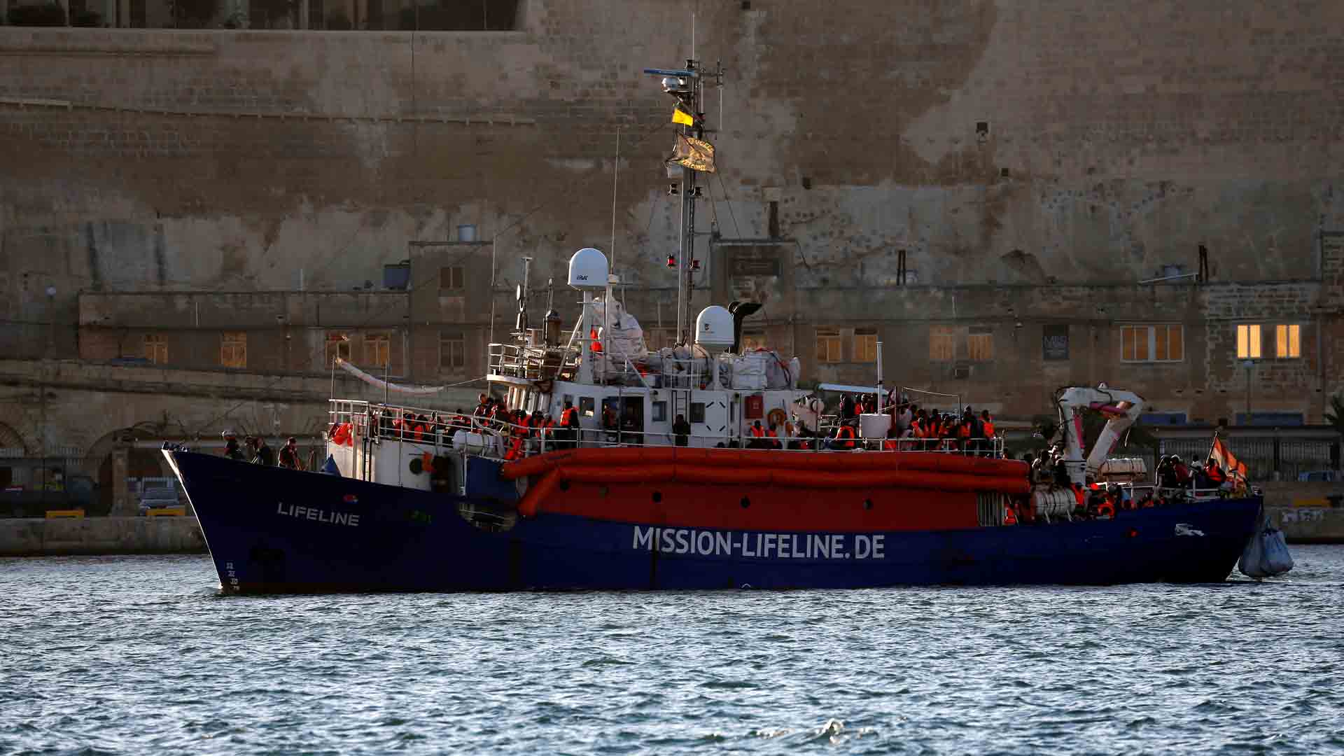 Malta inmoviliza el barco de la ONG Mission Lifeline e interroga a su capitán