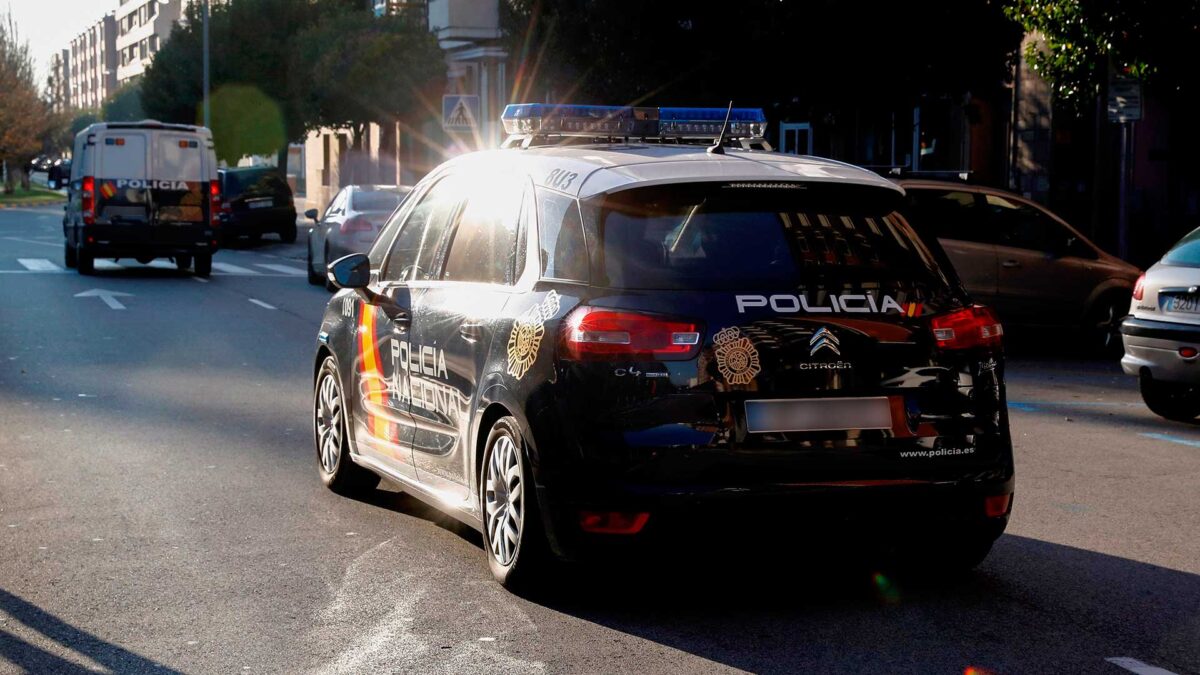 Prisión sin fianza para dos policías de Estepona por agresión sexual a una joven