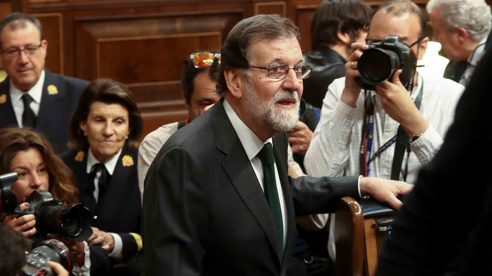 Rajoy abandona su escaño y pide volver a su puesto de registrador