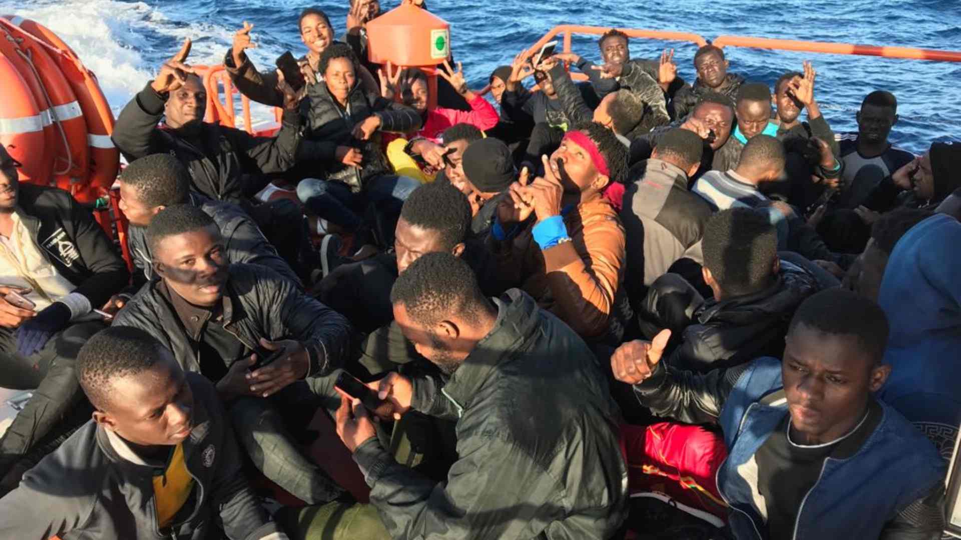 Rescatadas 177 personas, una de ellas fallecida, a bordo de cuatro pateras en Alborán