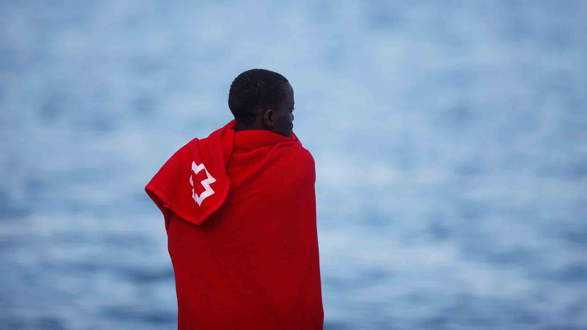 Salvamento Marítimo busca una patera con 28 personas y a 43 desaparecidos en el mar de Alborán