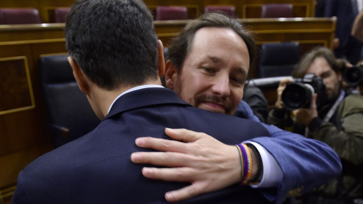 Sánchez e Iglesias mantienen una reunión privada en la Moncloa