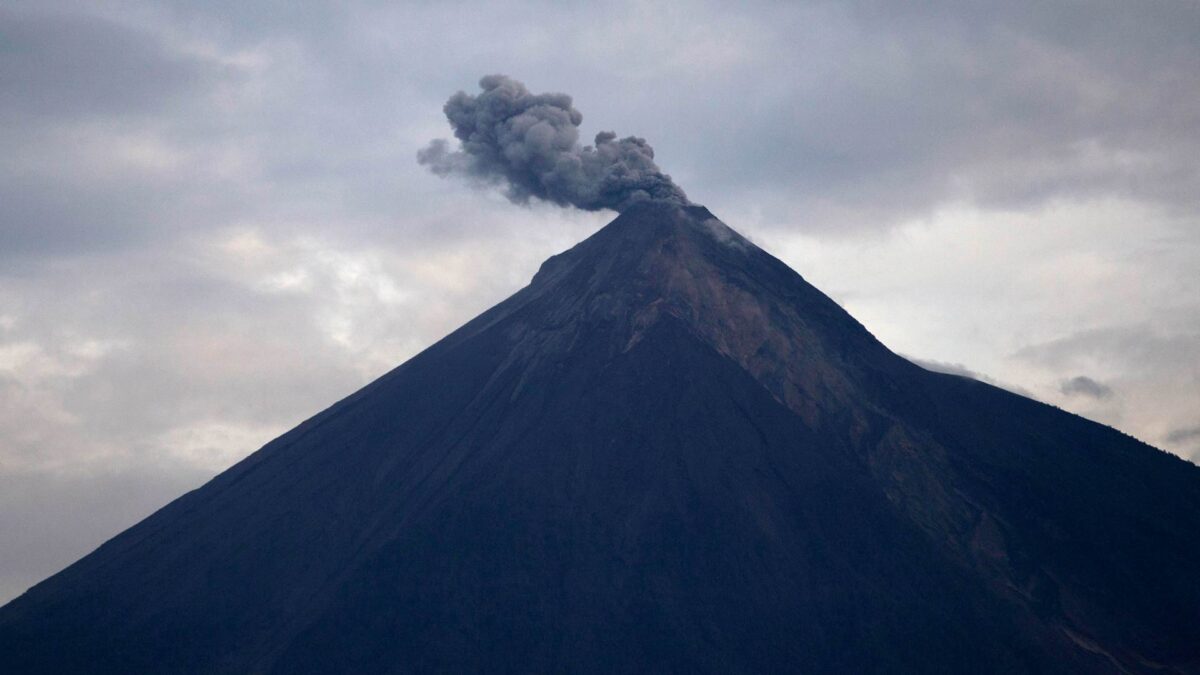 Suspenden la búsqueda de los casi 200 desaparecidos por el volcán en Guatemala