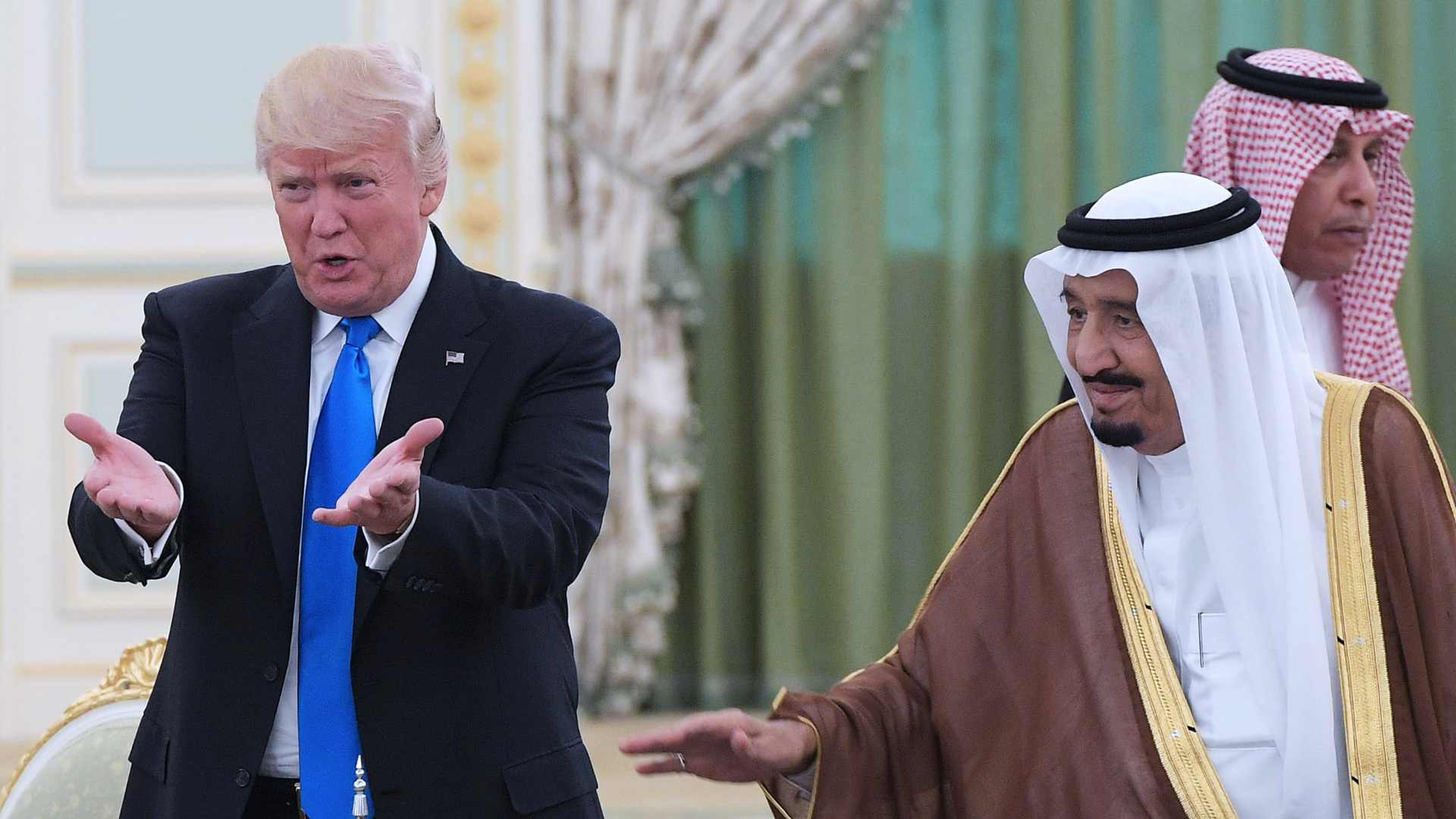 Trump afirma que Arabia Saudí acepta aumentar la producción de petróleo