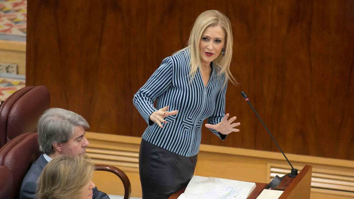 Un exconcejal del PP asegura que le aprobaron el mismo máster de Cifuentes sin «hacer ni el huevo»