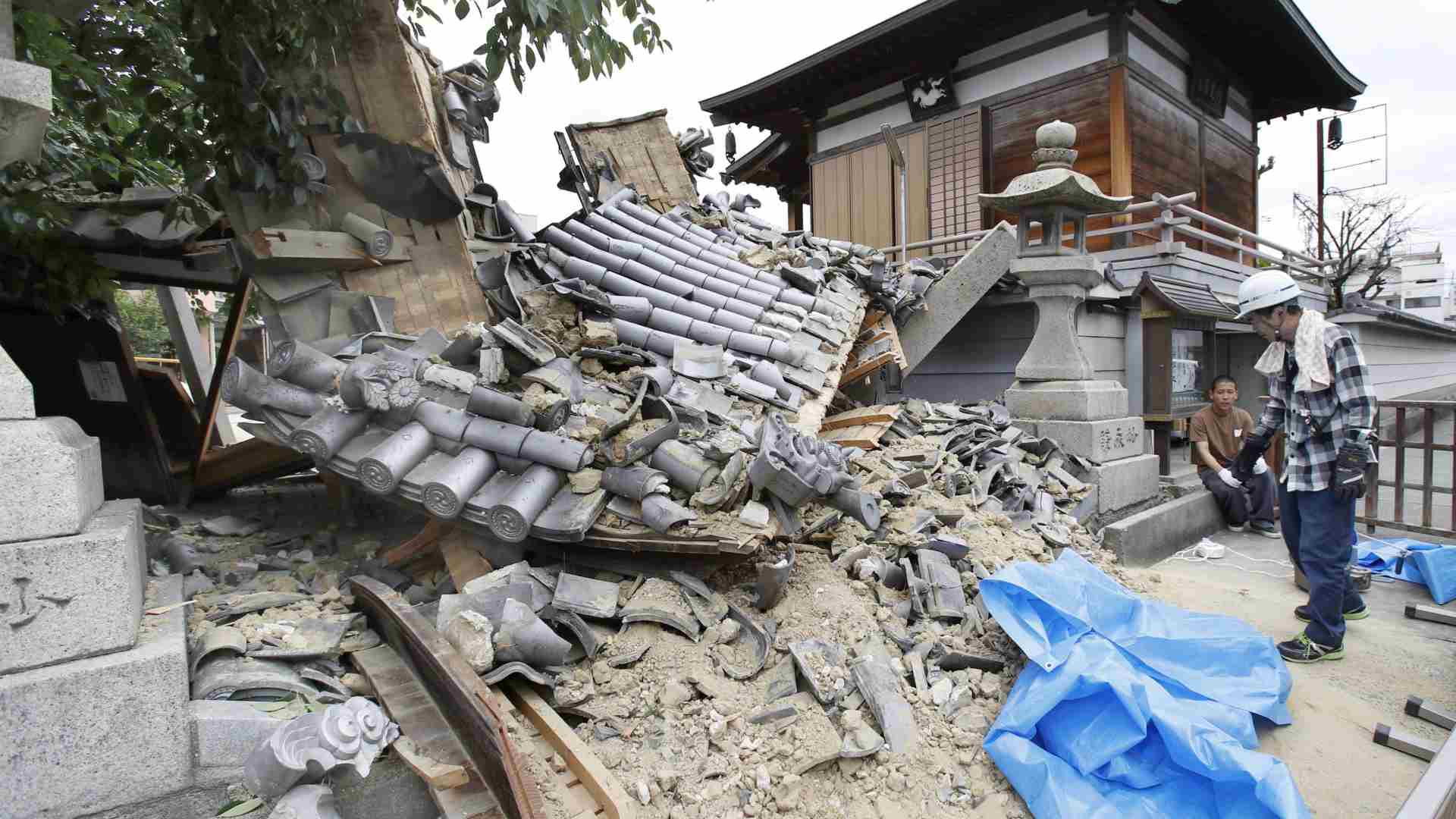 Un potente terremoto deja al menos tres muertos en el oeste de Japón