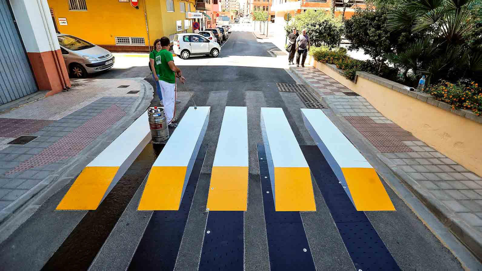 Valencia estrena el primer paso de peatones tridimensional y termofusible
