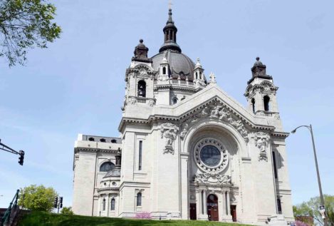 Una archidiócesis de Minnesota pagará 210 millones de dólares a las víctimas de abusos sexuales