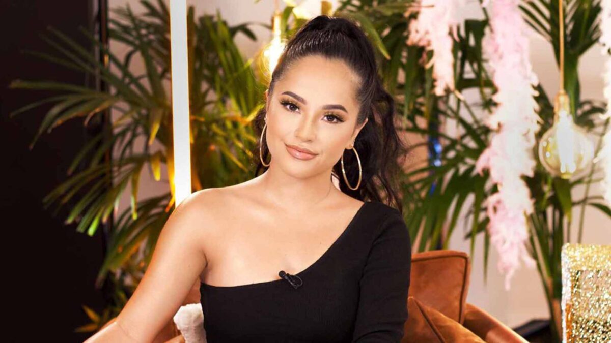 11 preguntas random con Becky G