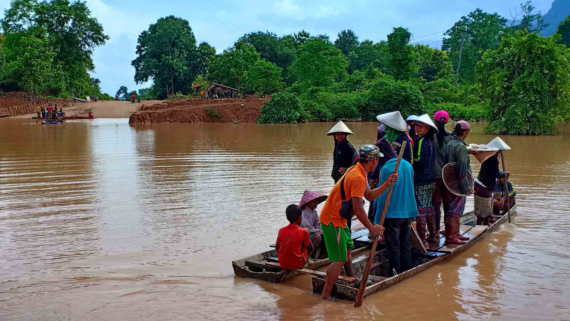 Al menos 19 muertos tras el hundimiento de una presa en Laos