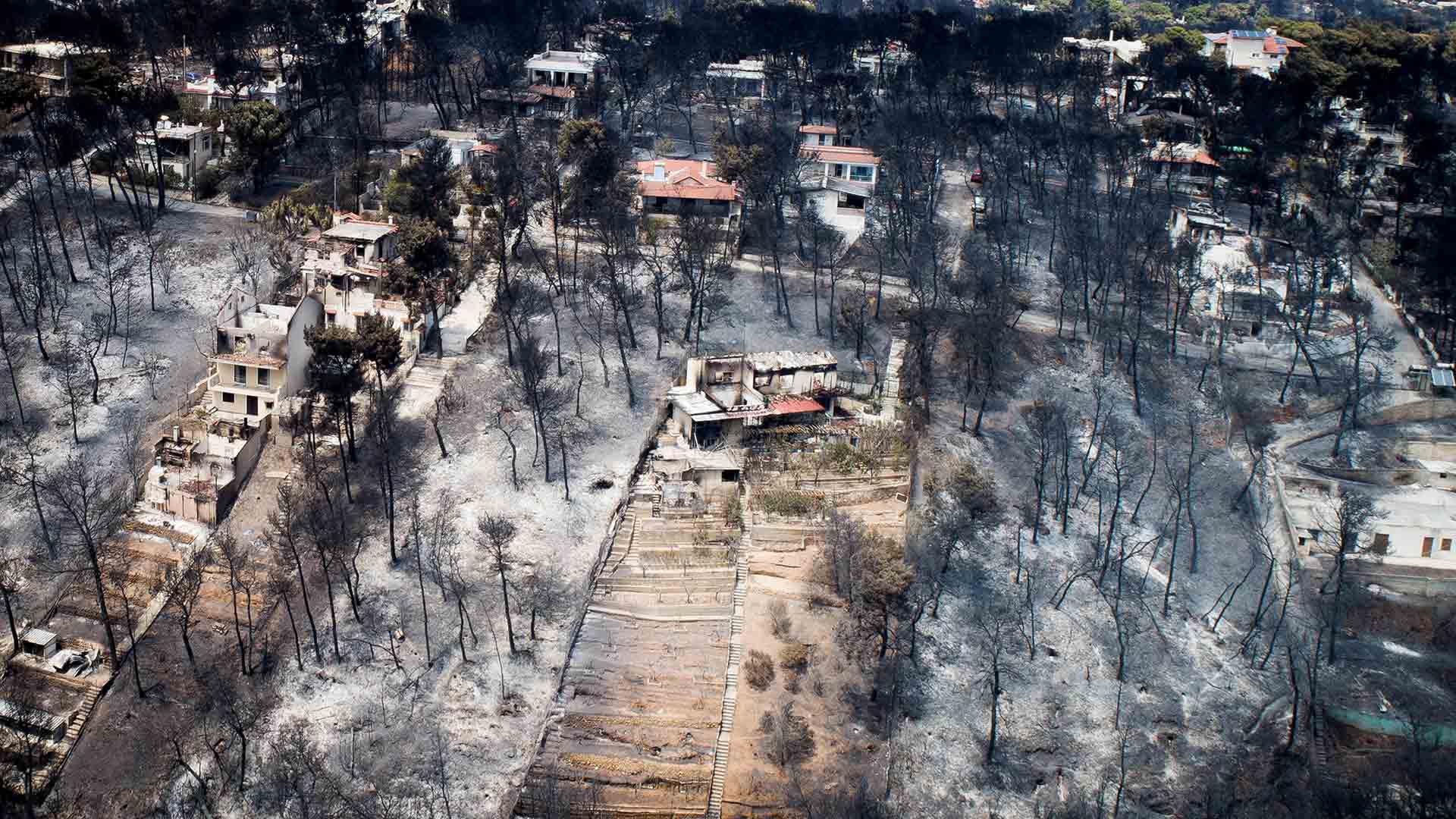 Aumentan a 85 los fallecidos en los incendios de Grecia, los segundos más mortíferos del siglo XXI