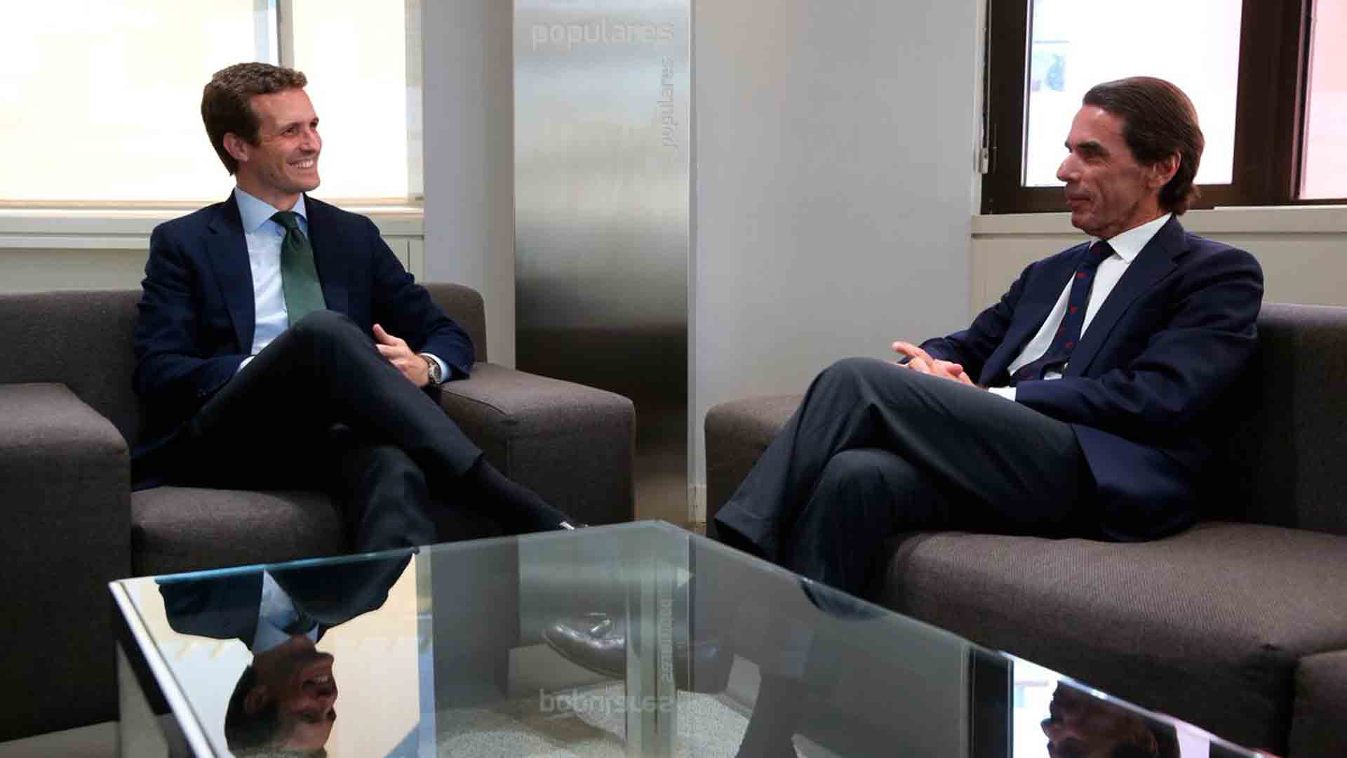 Aznar vuelve a la sede del PP para hablar con Casado sobre la «esperanza de futuro» del partido