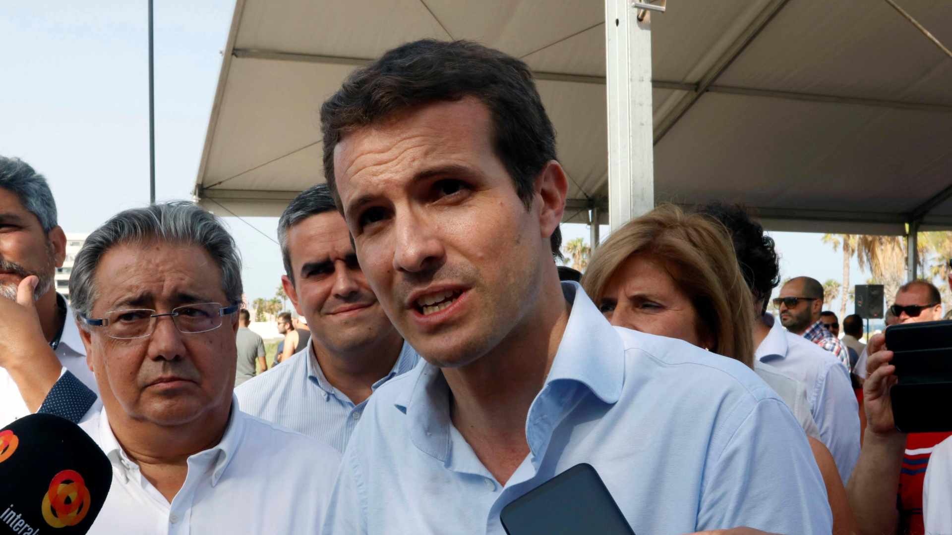 Casado advierte a Santamaría de que «la soberbia no hace ganar congresos»