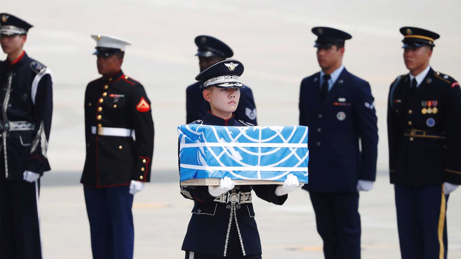 Corea del Norte entrega a EEUU restos de soldados muertos en la Guerra de Corea