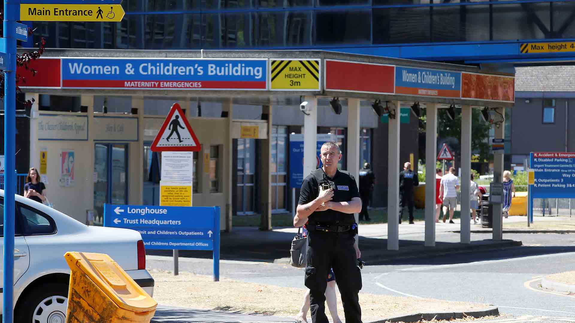 Detenida una profesional sanitaria sospechosa de asesinar a ocho bebés en Reino Unido