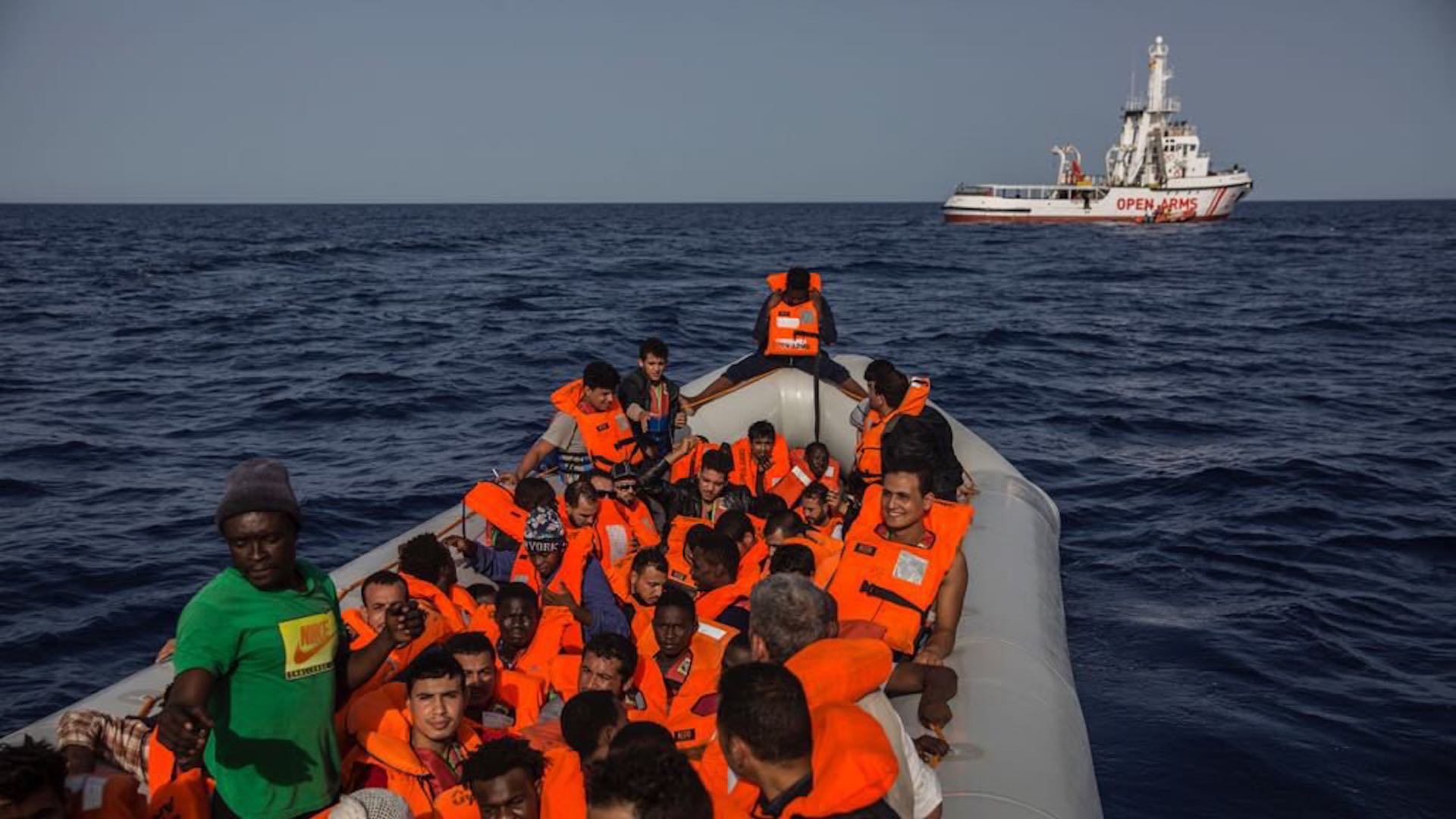El barco de Proactiva Open Arms con 60 migrantes prevé llegar el miércoles a Barcelona