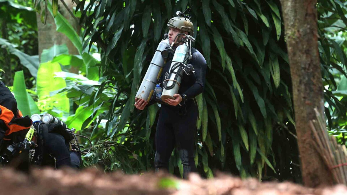 Carrera contrarreloj en Tailandia para evacuar a los niños atrapados en la cueva