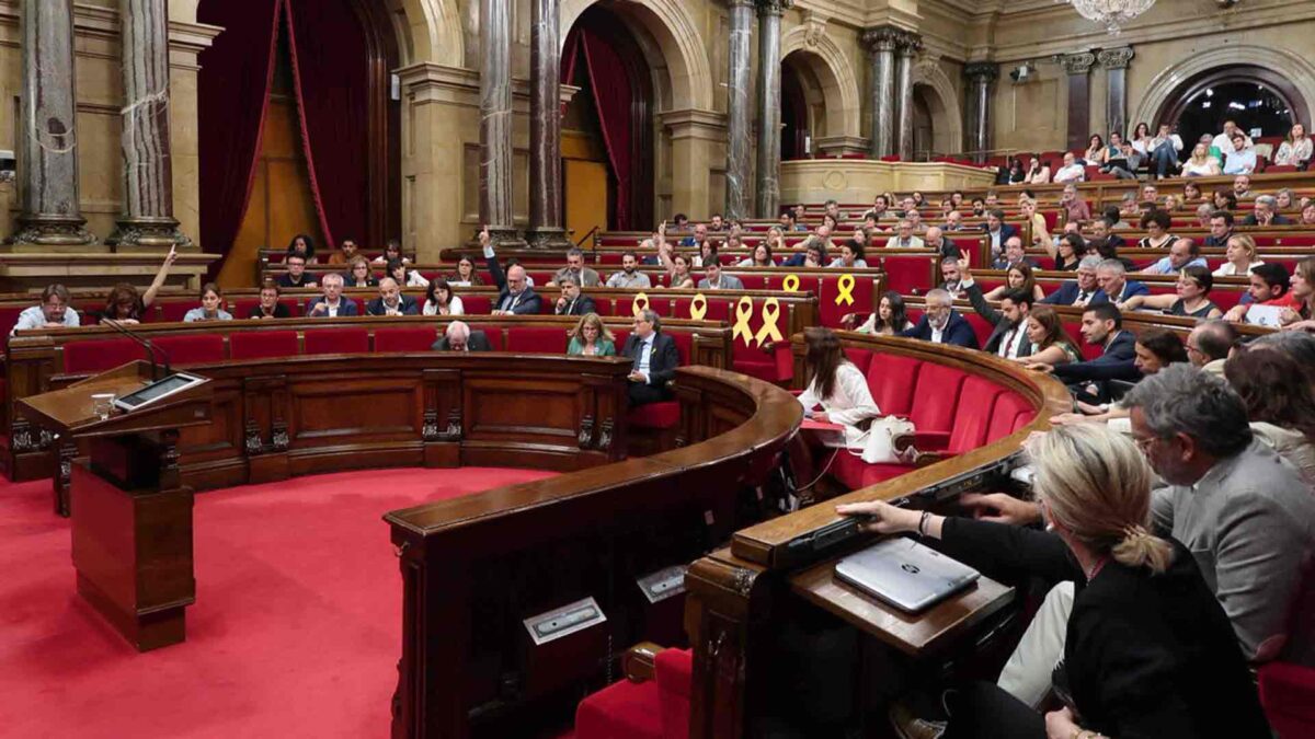 El Parlament de Cataluña aprueba las primeras mociones de su legislatura