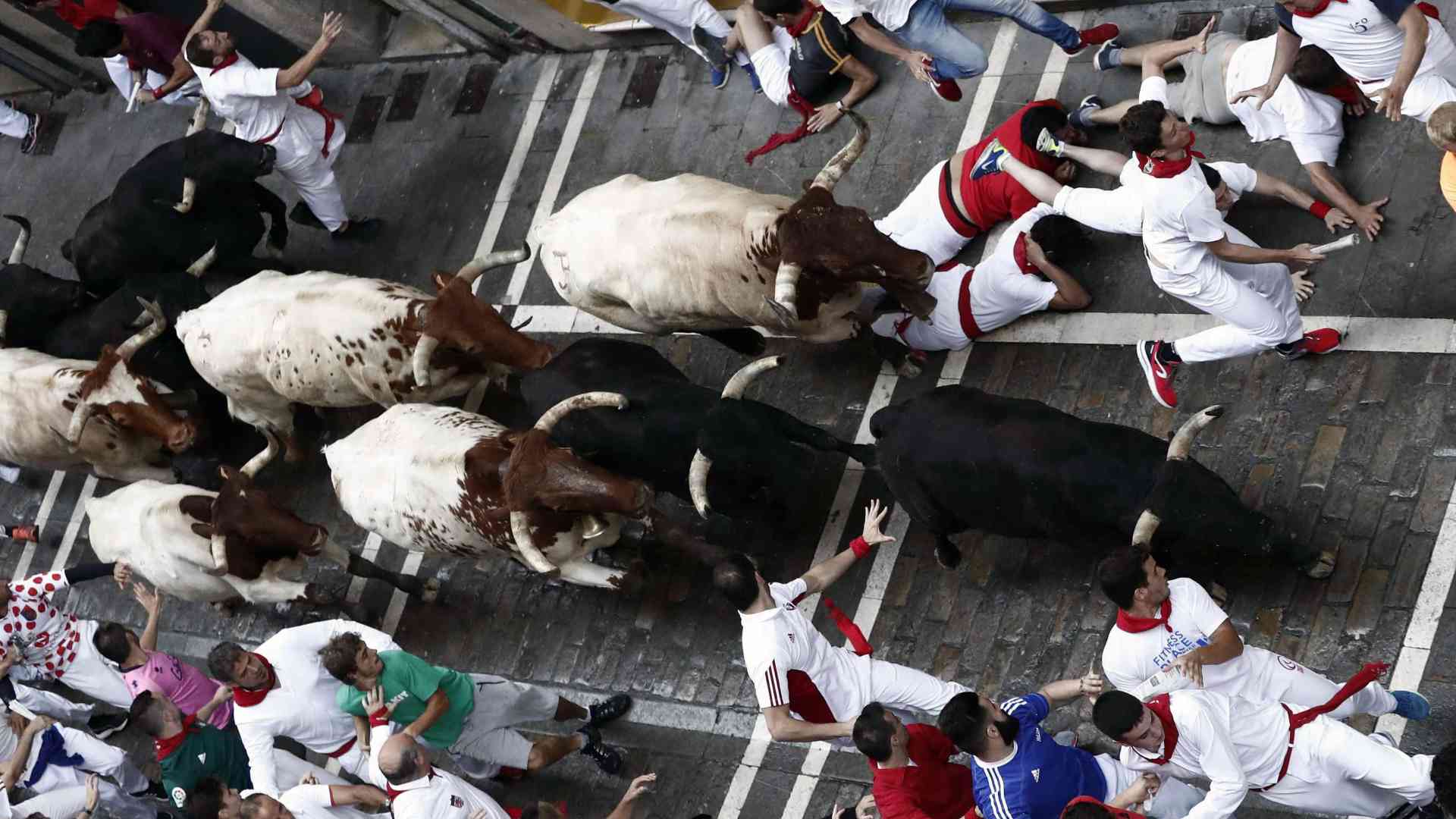 Emocionante sexto encierro de Sanfermines con toros de Victoriano del Río