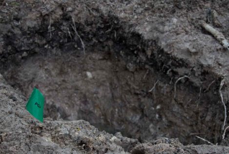 Encuentran seis cadáveres en fosas clandestinas en México