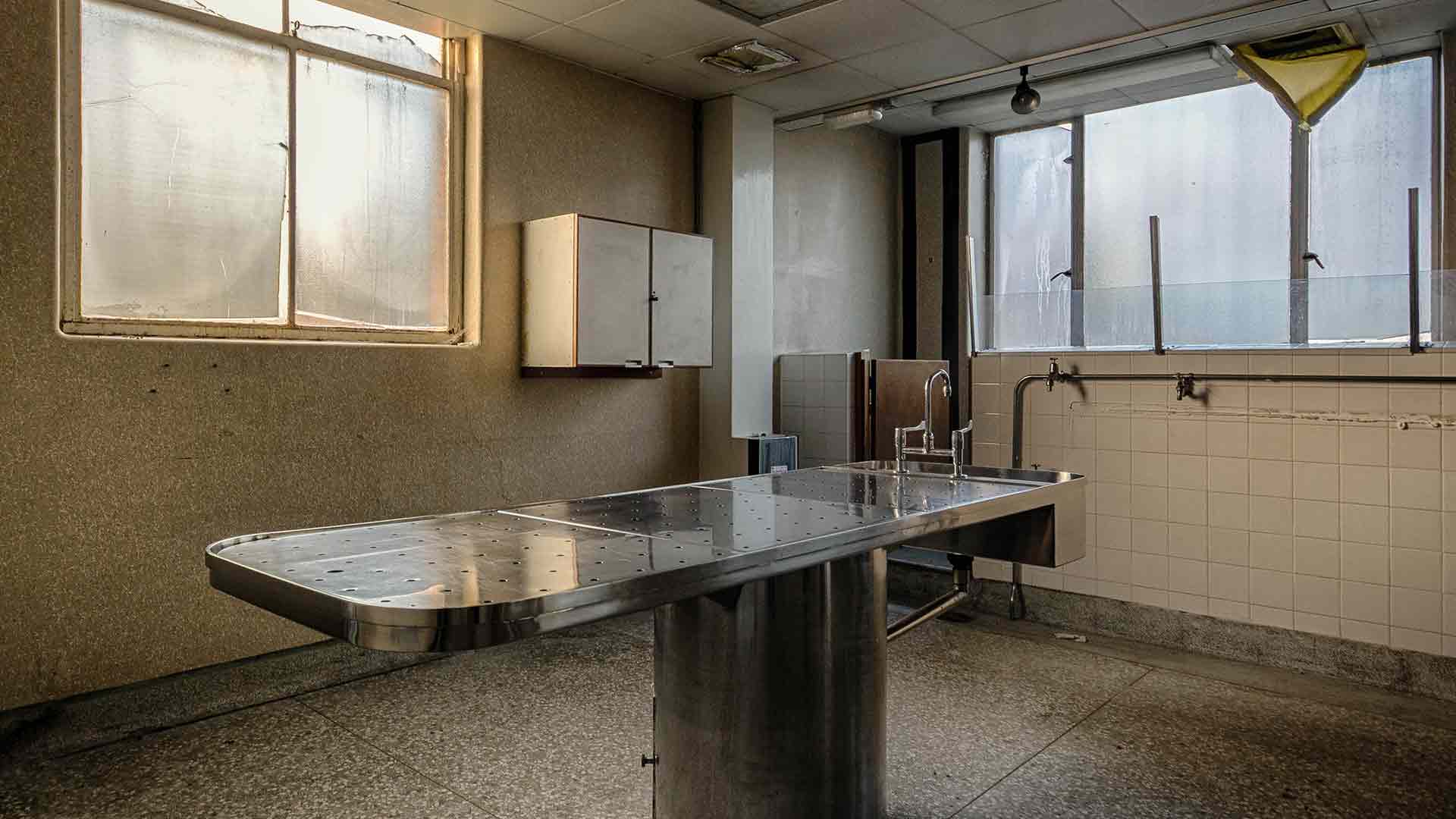 Encuentran viva en una morgue a una mujer declarada muerta en Sudáfrica