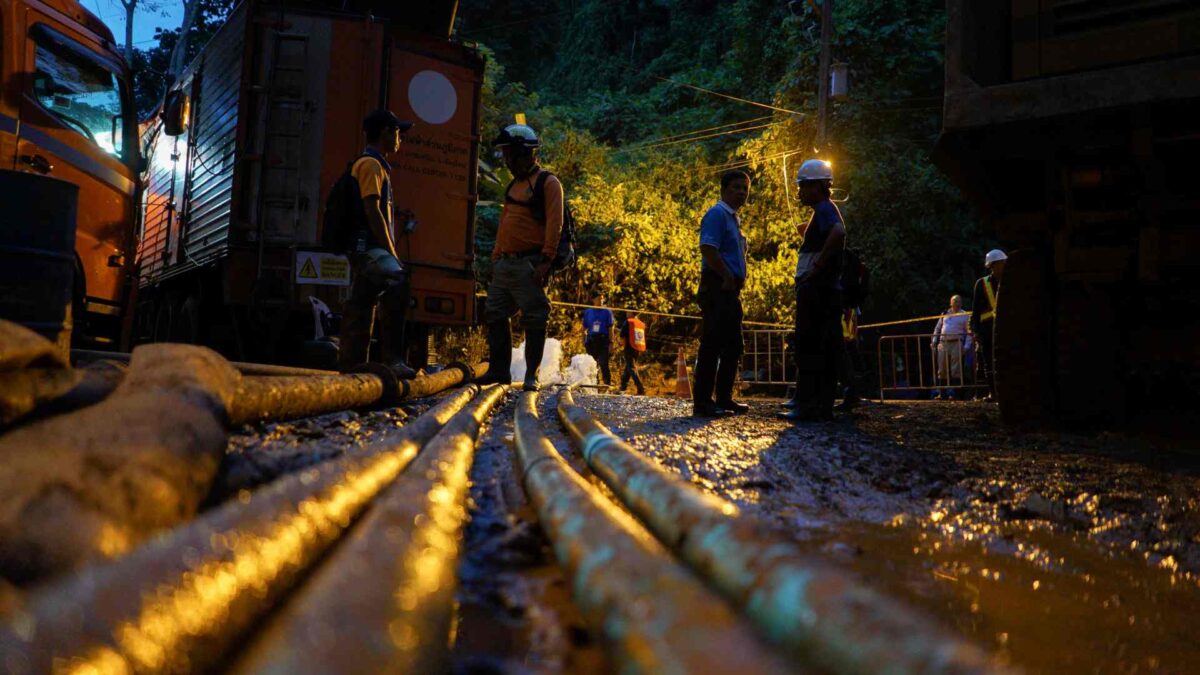 Fallece un buzo en las tareas de rescate de los niños en la cueva de Tailandia