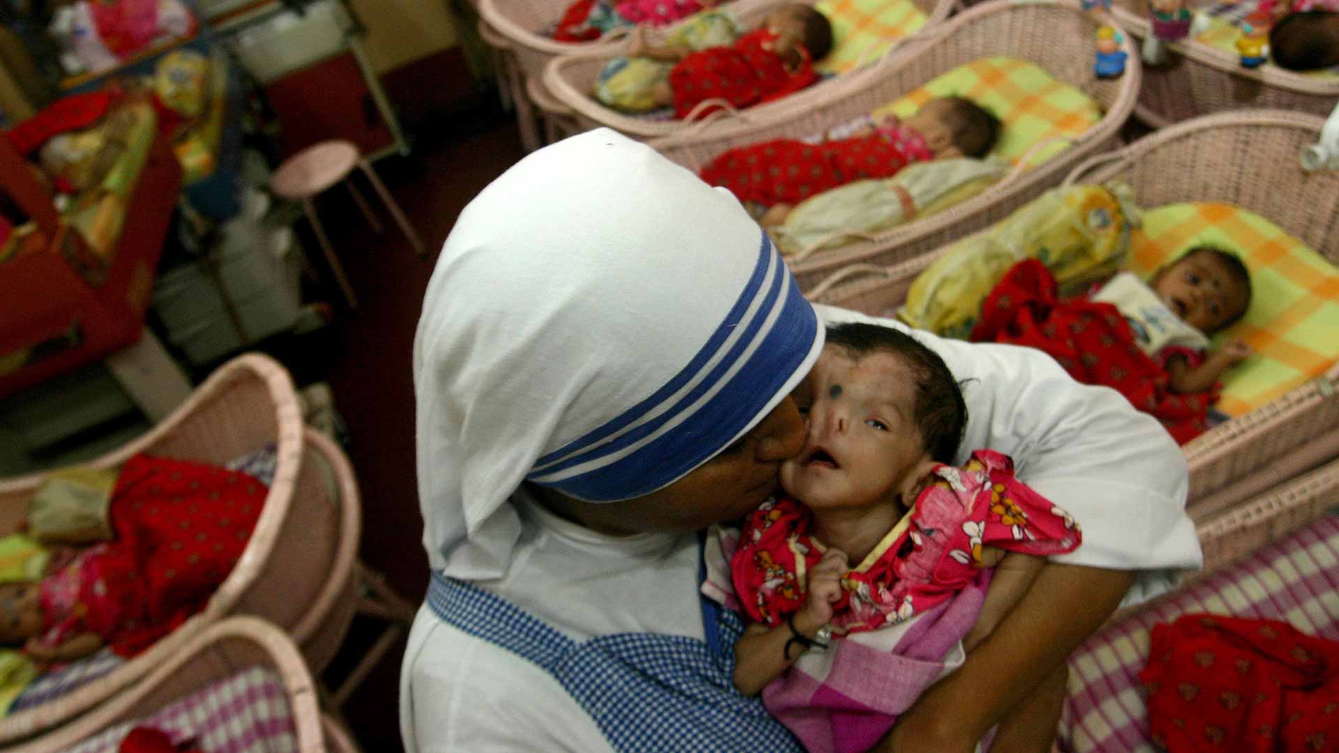 India investiga la presunta venta de bebés en centros infantiles
