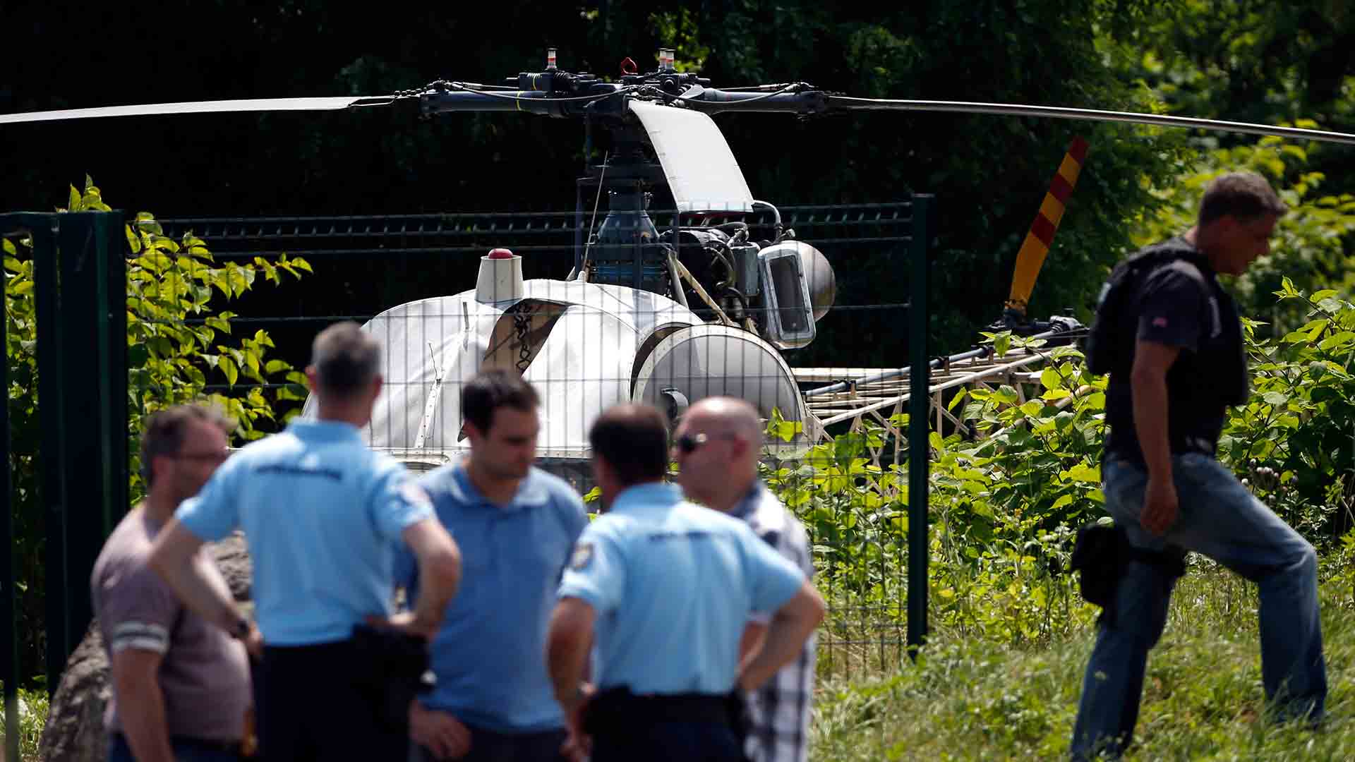 Casi 3.000 policías movilizados para encontrar al preso que huyó en helicóptero de una cárcel francesa